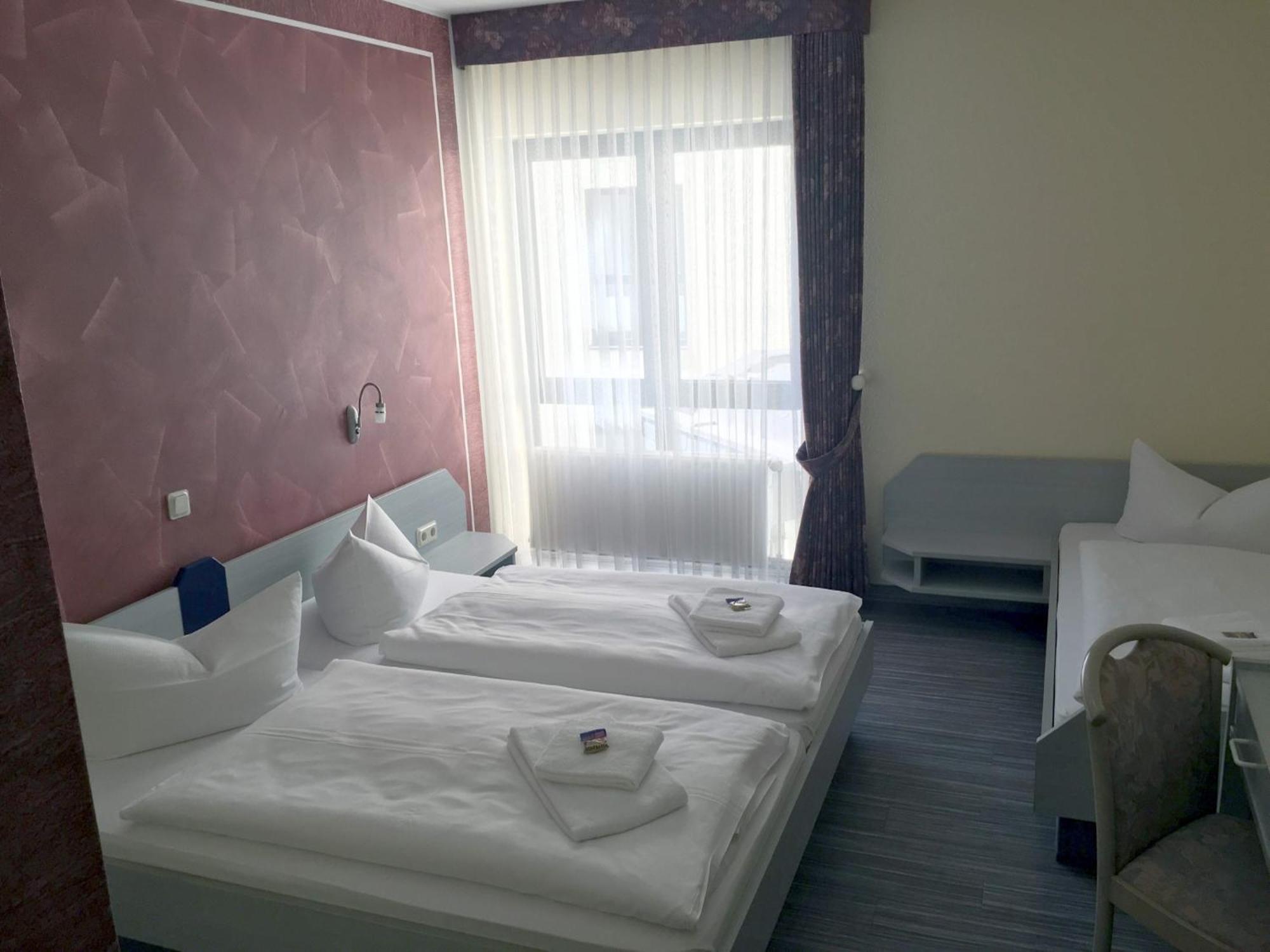Hotel Landsknecht Uckerath Экстерьер фото